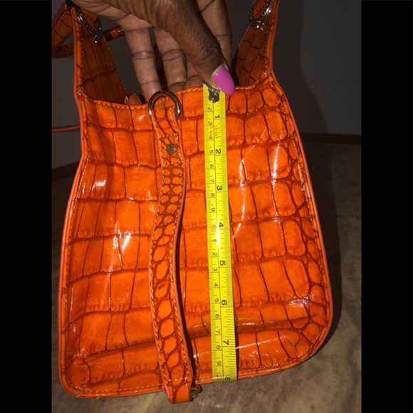 Large Handbag - Picture 3 of 5